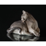 Katze liegt und reinigt sich selbst, Royal Copenhagen Figur Nr. 1759-2512