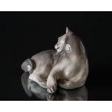 Katze liegt und reinigt sich selbst, Royal Copenhagen Figur Nr. 1759-2512