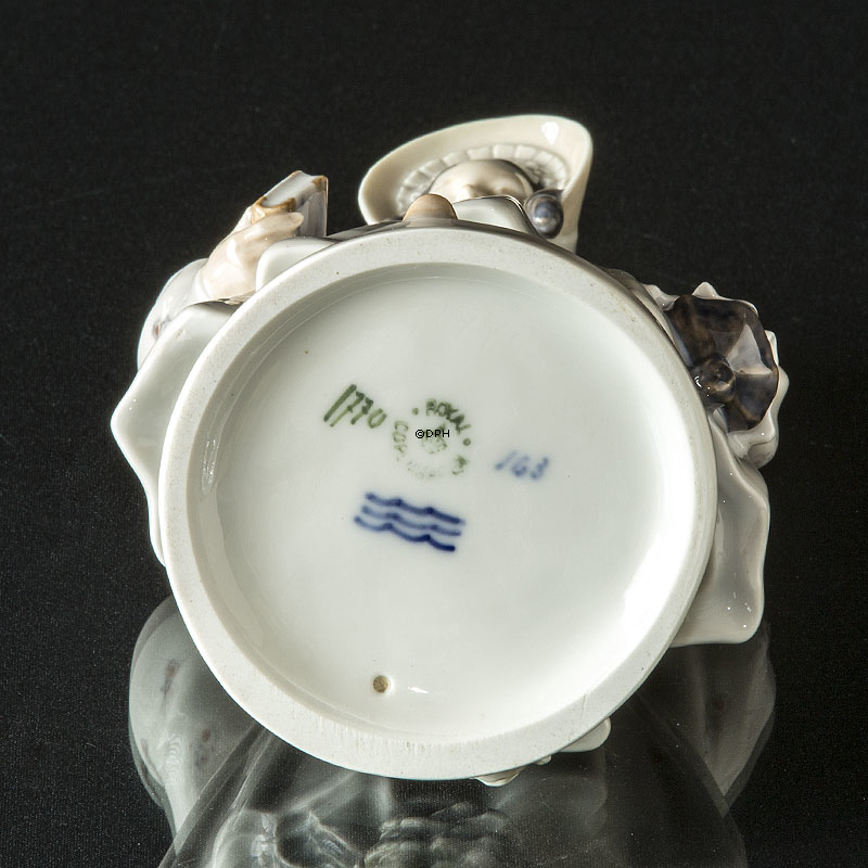 Dame mit Buch und Tasche (1894-1922), Royal Copenhagen Figur Nr. 1770