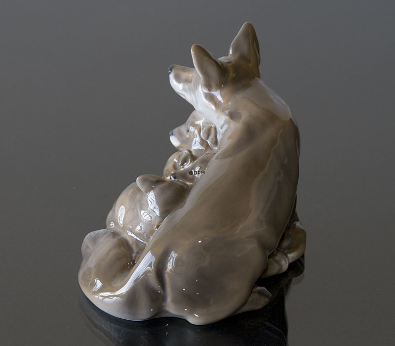 Füchsin mit Jungen, Royal Copenhagen Figur Nr. 1788