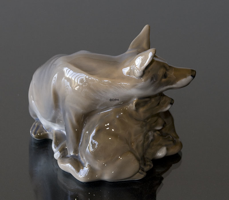 Füchsin mit Jungen, Royal Copenhagen Figur Nr. 1788