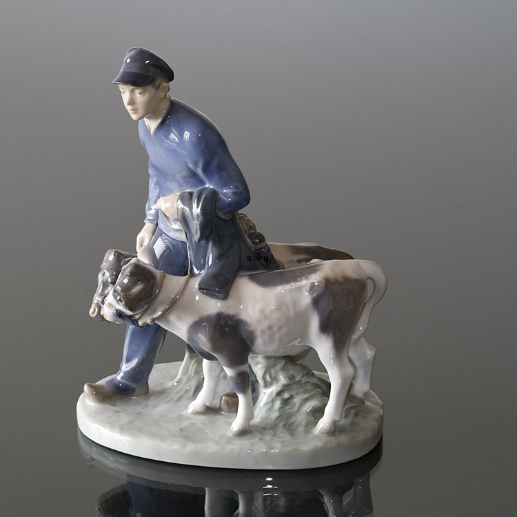 Junge mit 2 Kälbern, Royal Copenhagen Figur Nr. 117 oder 1858