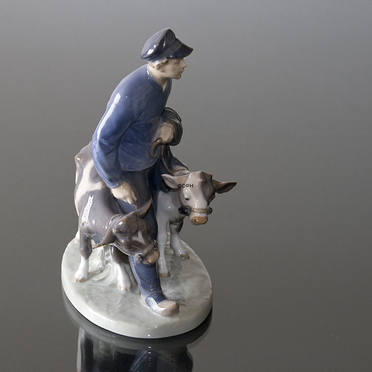 Junge mit 2 Kälbern, Royal Copenhagen Figur Nr. 117 oder 1858
