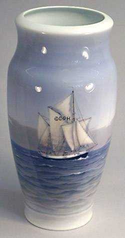 Vase mit Segelschiff, Royal Copenhagen Nr. 1959-131