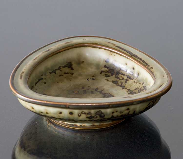 Dreieckiges Steingutschale Royal Copenhagen Nr. 20162