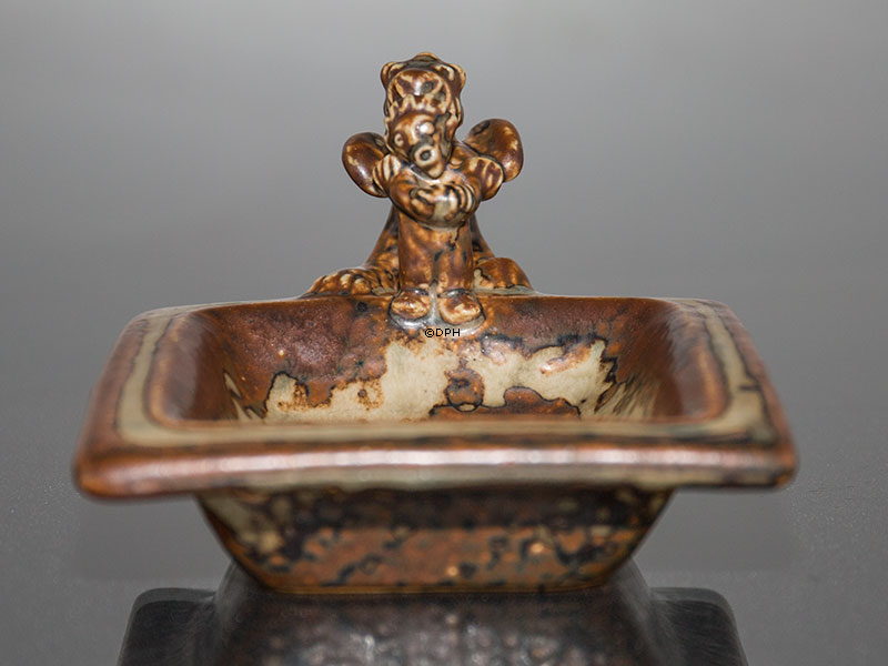 Steingutschale mit Fabelwesen am Rand, Royal Copenhagen Nr. 20175