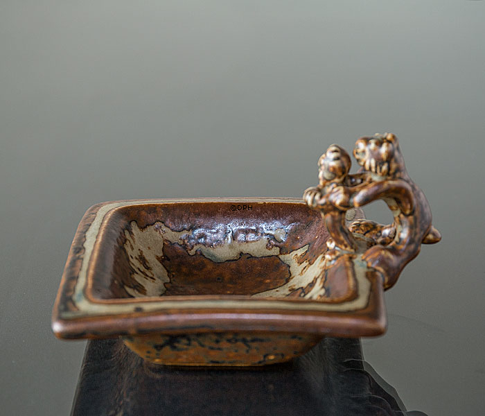 Steingutschale mit Fabelwesen am Rand, Royal Copenhagen Nr. 20175