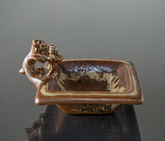 Steingutschale mit Fabelwesen am Rand, Royal Copenhagen Nr. 20175