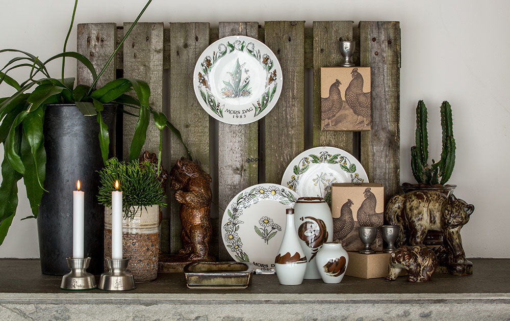 Bär, steht und brüllt zur Seite, Royal Copenhagen Steingutfigur Nr. 20179