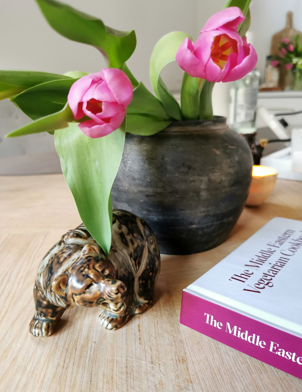 Bär, steht und brüllt zur Seite, Royal Copenhagen Steingutfigur Nr. 20179