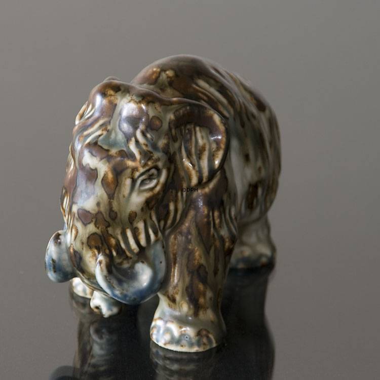 Mammut steht in seiner ganzen Kraft, Royal Copenhagen Steingut Figur Nr, 20207