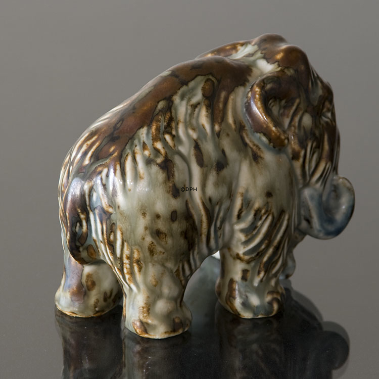 Mammut steht in seiner ganzen Kraft, Royal Copenhagen Steingut Figur Nr, 20207