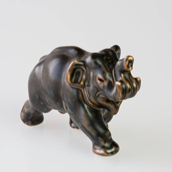 Elefant läuft mit Rüssel hoch, Royal Copenhagen Steinzeug Figur Nr. 20220