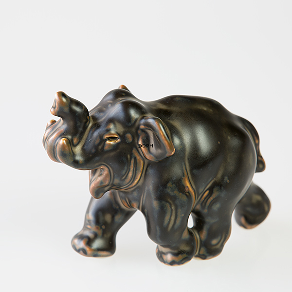 Elefant läuft mit Rüssel hoch, Royal Copenhagen Steinzeug Figur Nr. 20220