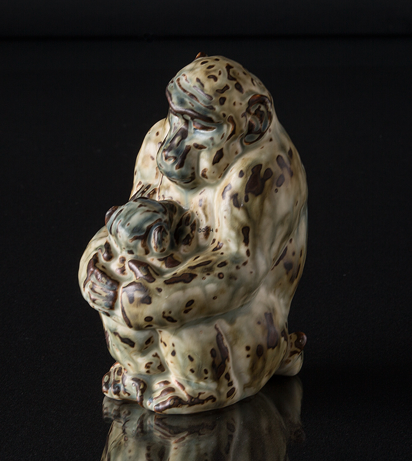 Affe mit Baby, Royal Copenhagen Steinzeugfigur Nr. 20241