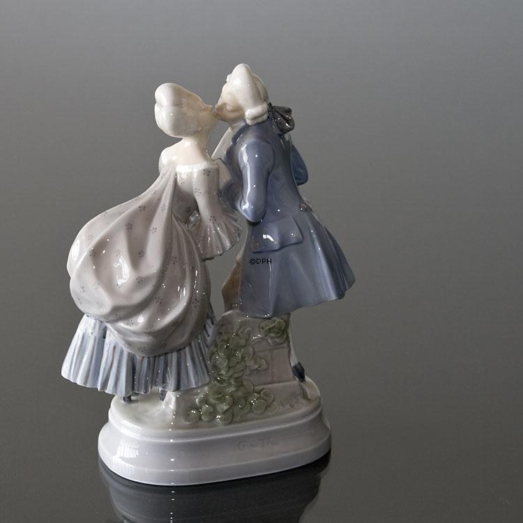 Der Kuss, Mann und Frau im Rokoko-Kleid, Royal Copenhagen Figur Nr. 2046