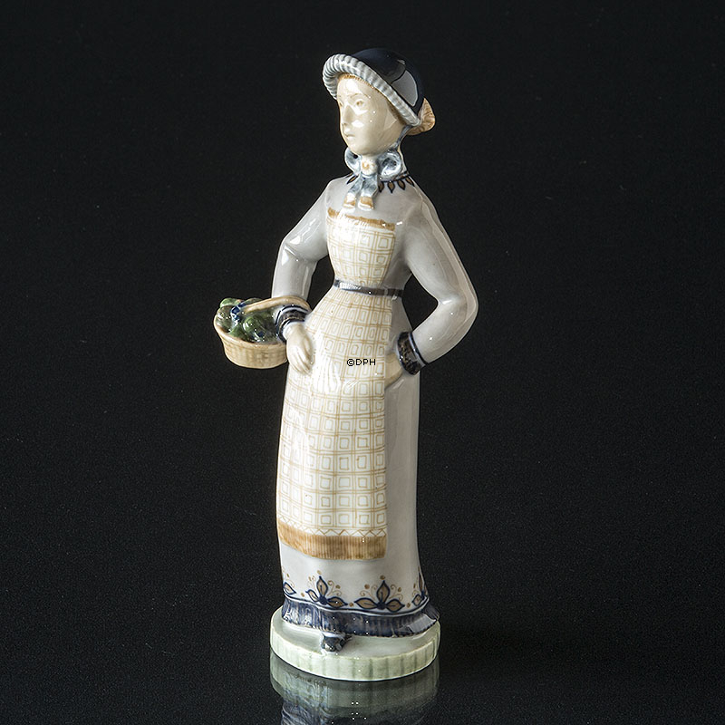 Frau mit Korb, Royal Copenhagen Figur Nr. 2061 (1890-1990 .)