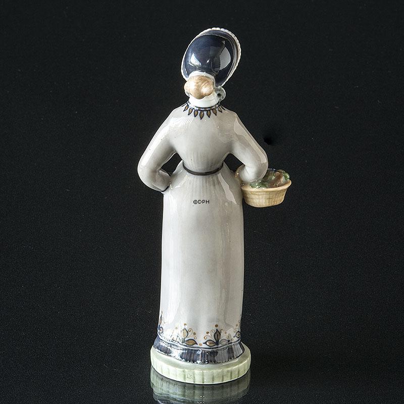 Frau mit Korb, Royal Copenhagen Figur Nr. 2061 (1890-1990 .)