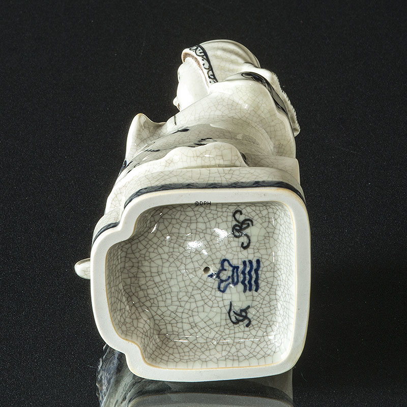 Frau mit Korb, Royal Copenhagen Figur Nr. 2061 (1890-1990 .)