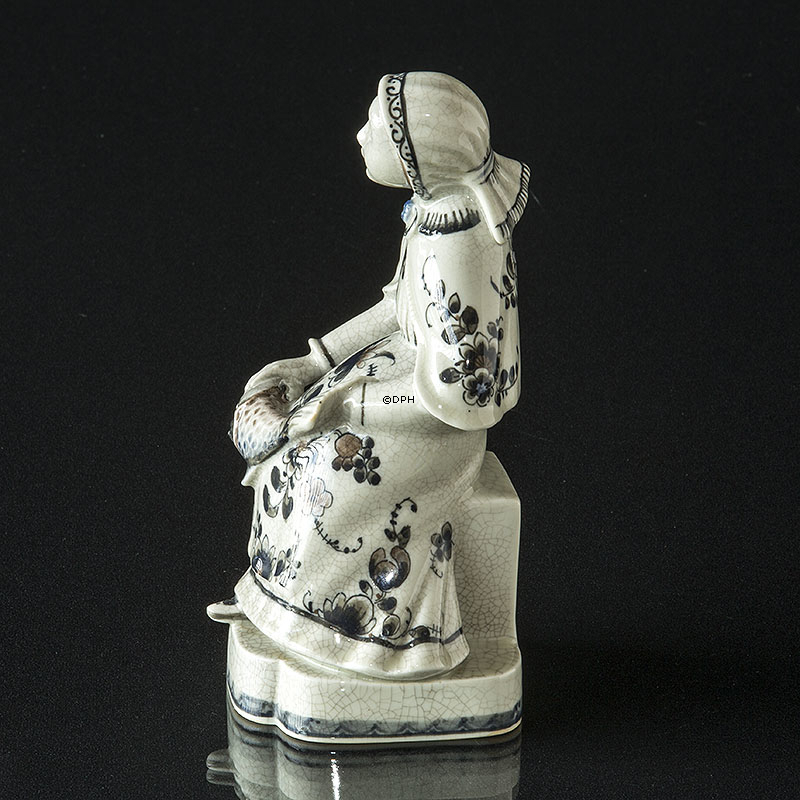 Frau mit Korb, Royal Copenhagen Figur Nr. 2061 (1890-1990 .)