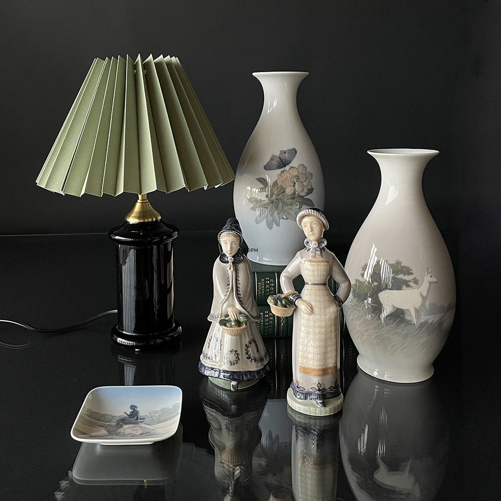 Frau mit Korb, Royal Copenhagen Figur Nr. 2085 (1890-1990 .)