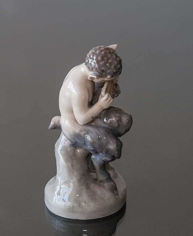 Satyr (Pan) mit Eule, Royal Copenhagen Figur Nr. 2107