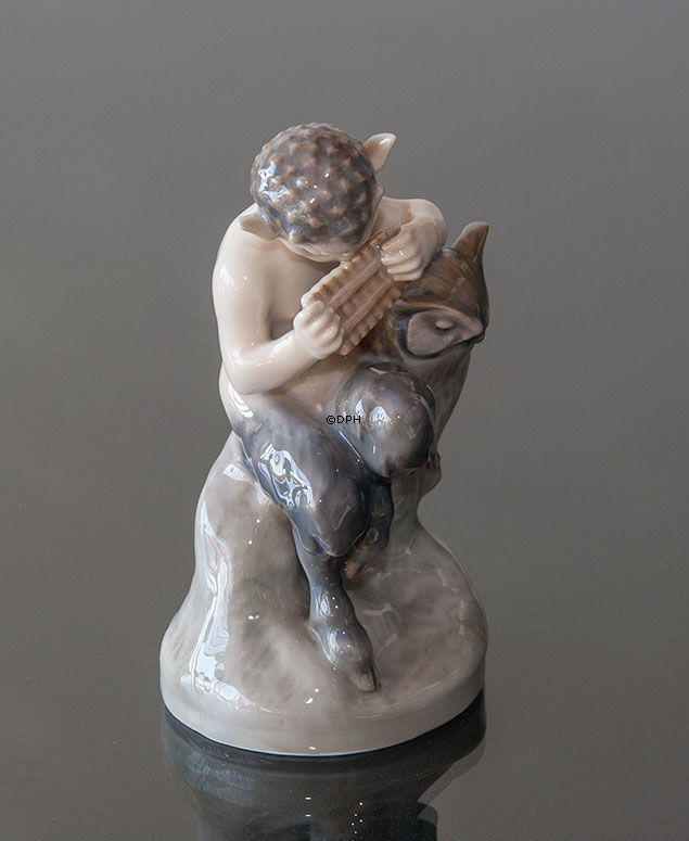 Satyr (Pan) mit Eule, Royal Copenhagen Figur Nr. 2107