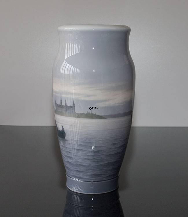 Vase mit Segelschiff vor Kronborg, Royal Copenhagen Nr. 2122-131
