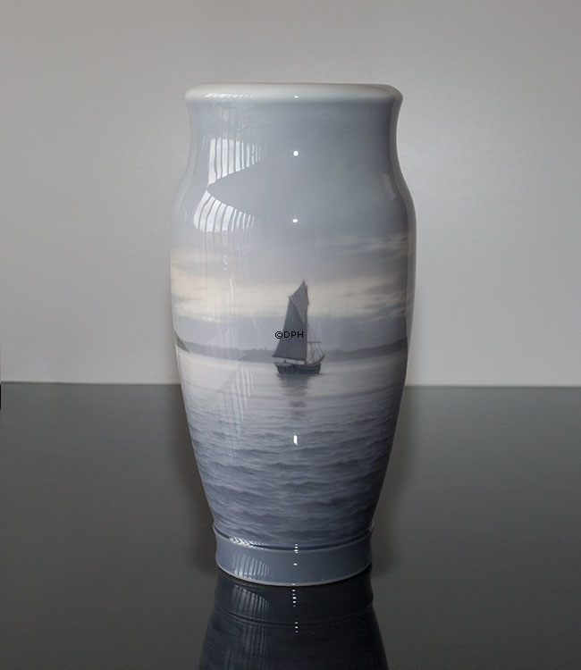 Vase mit Segelschiff vor Kronborg, Royal Copenhagen Nr. 2122-131