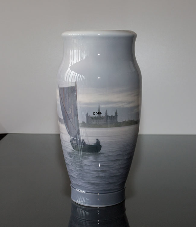 Vase mit Segelschiff vor Kronborg, Royal Copenhagen Nr. 2122-131