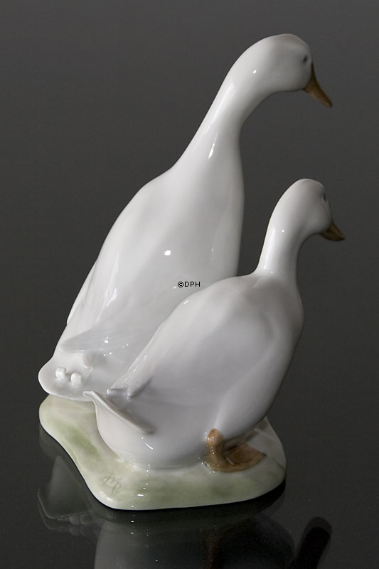 Ente und Erpel gehen eng, Royal Copenhagen Figur Nr. 2128