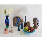 Steingutfigur  Royal Copenhagen, Mädchen mit Tauben. Entworfen von Johannes Hedegaard Nr. 21319