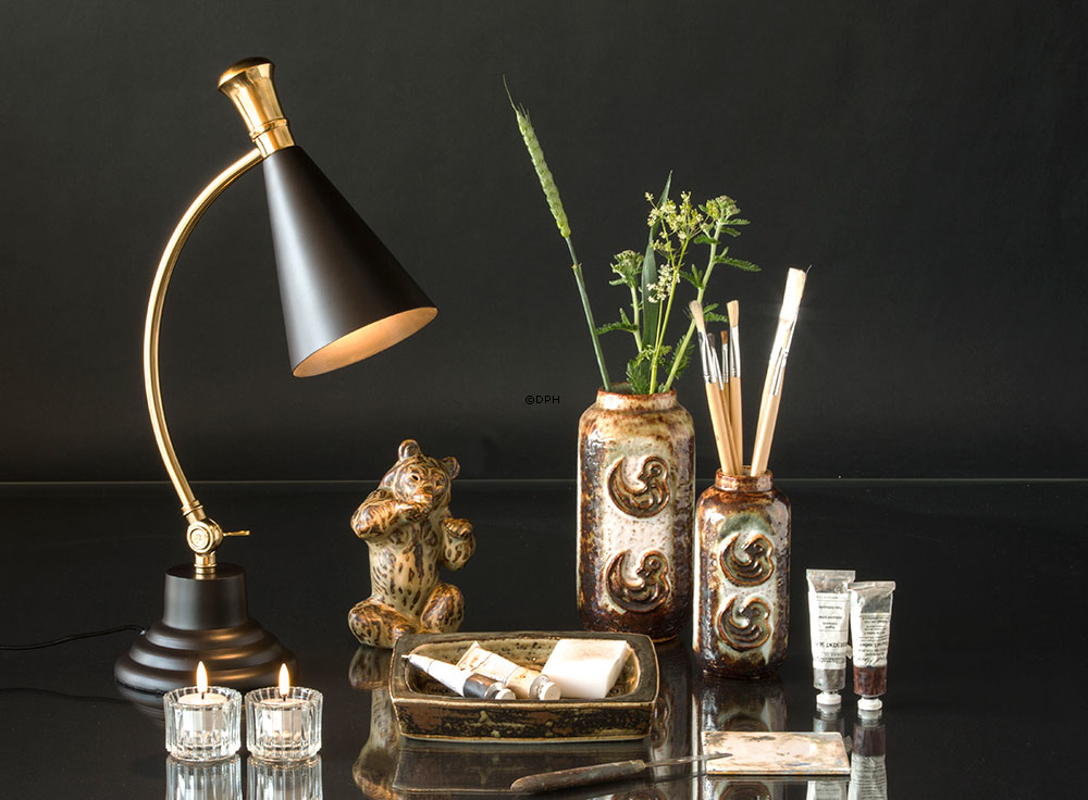 Sitzender Bär leckt seine Pfote, Royal Copenhagen Steingut Figur Nr. 21675