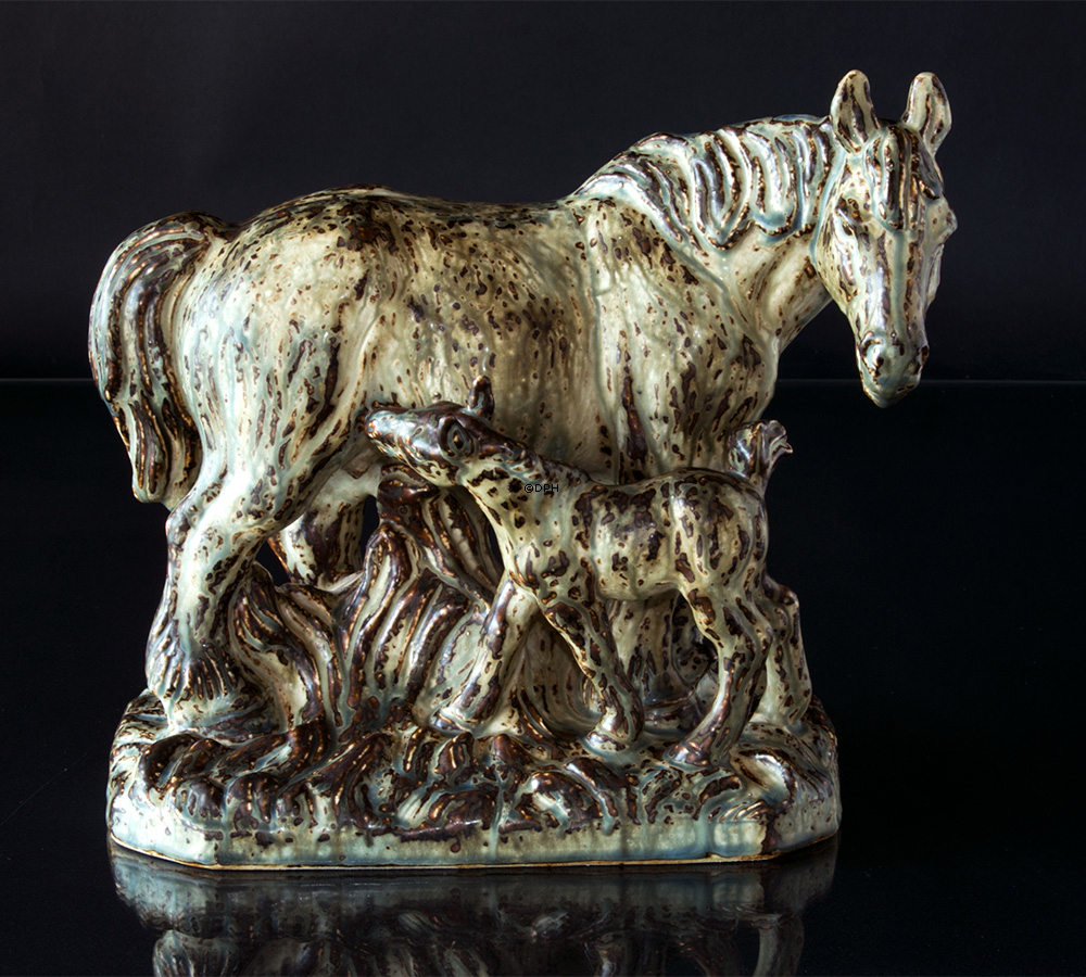 Stute mit Fohlen, Royal Copenhagen Steingut Figur Nr. 21727