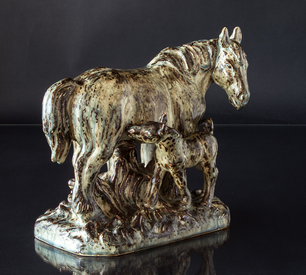 Stute mit Fohlen, Royal Copenhagen Steingut Figur Nr. 21727