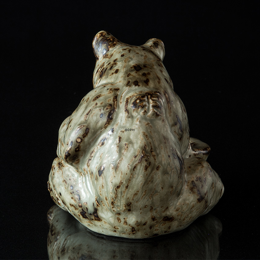 Sitzender Bär mit Schale, Royal Copenhagen Steinzeugfigur Nr. 21737