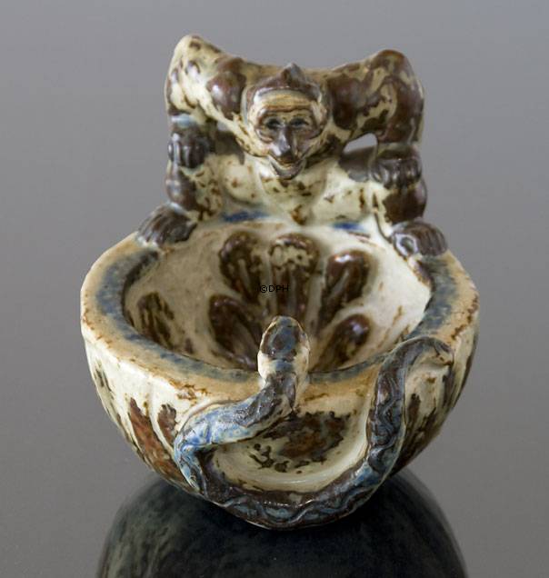 Steingutschale mit Affe und Schlange, Royal Copenhagen Nr. 21738. Entworfen von Knud Kyhn