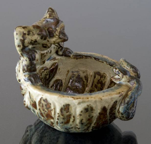 Steingutschale mit Affe und Schlange, Royal Copenhagen Nr. 21738. Entworfen von Knud Kyhn