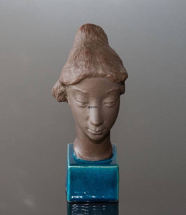 Steingut, Royal Copenhagen Nr. 21816, Frauenbüste, Frau Figur Nana. Entworfen von Johannes Hedegaard,