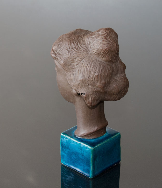 Steingut, Royal Copenhagen Nr. 21816, Frauenbüste, Frau Figur Nana. Entworfen von Johannes Hedegaard,