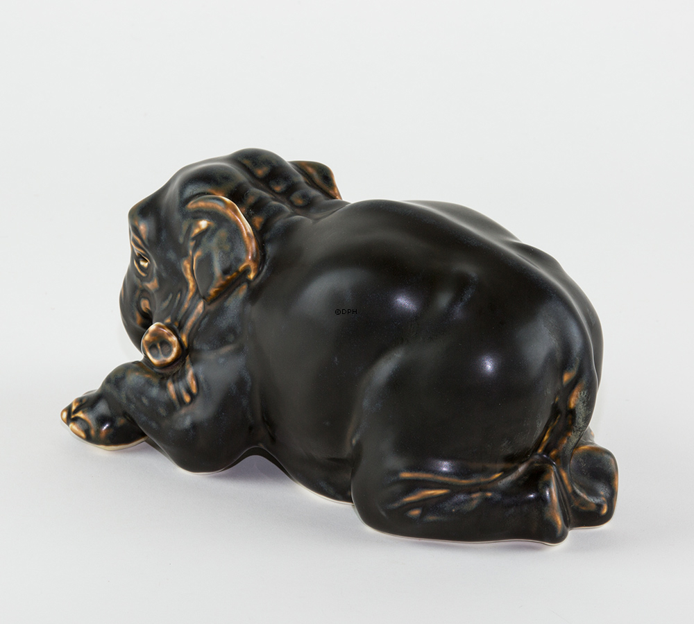 Elefant kniend, Royal Copenhagen Steingut Figur Nr. 22714