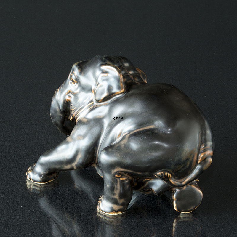 Elefant kniend, Royal Copenhagen Steingut Figur Nr. 22717