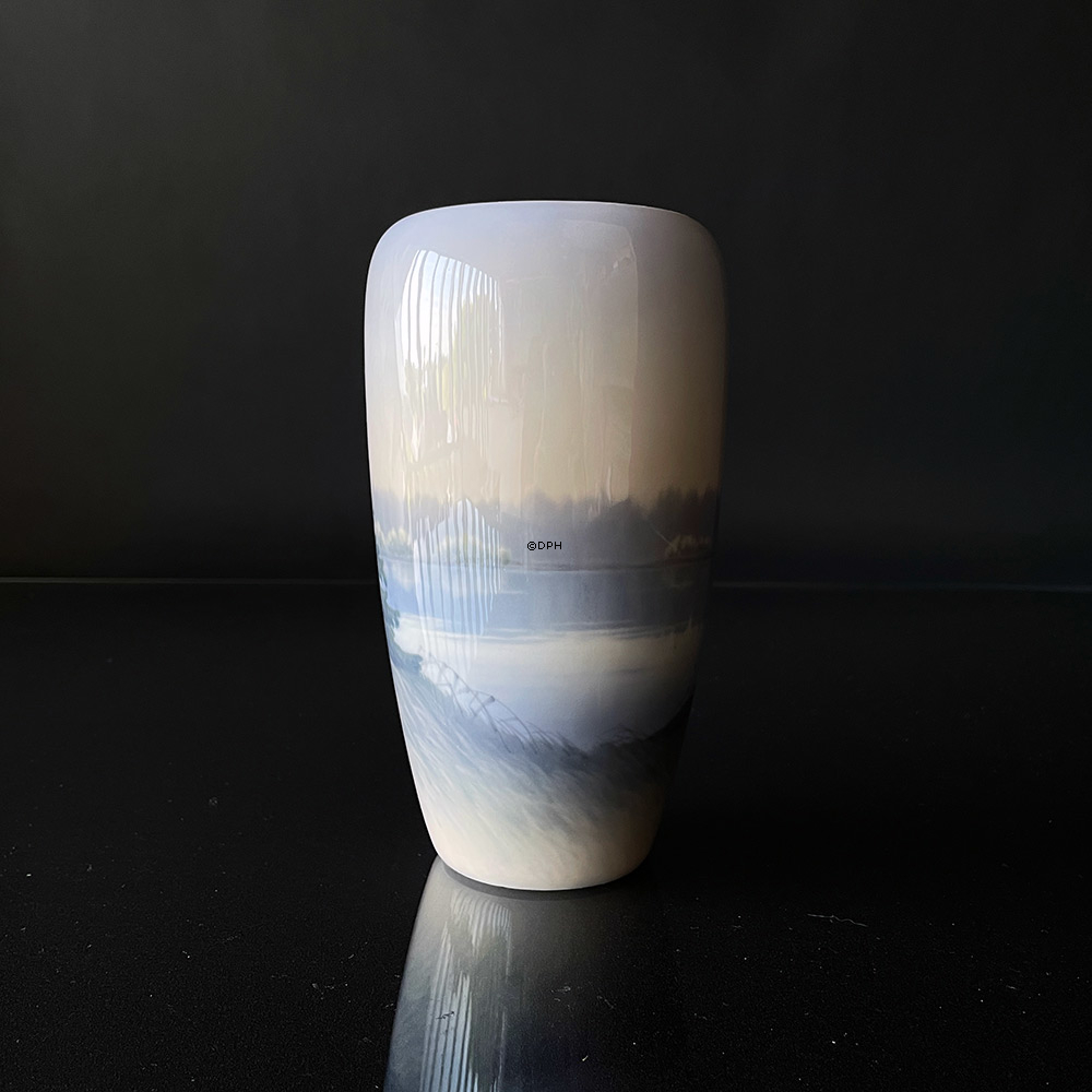 Vase mit Tannenbäumen und Landschaft Royal Copenhagen Nr. 2273-1049