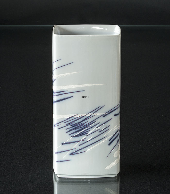 Weiße Vase mit Binsen, Royal Copenhagen Nr. 22754