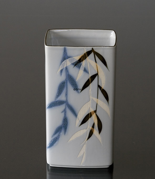 Weiße Vase mit Weidenzweigen, Royal Copenhagen Nr. 22755