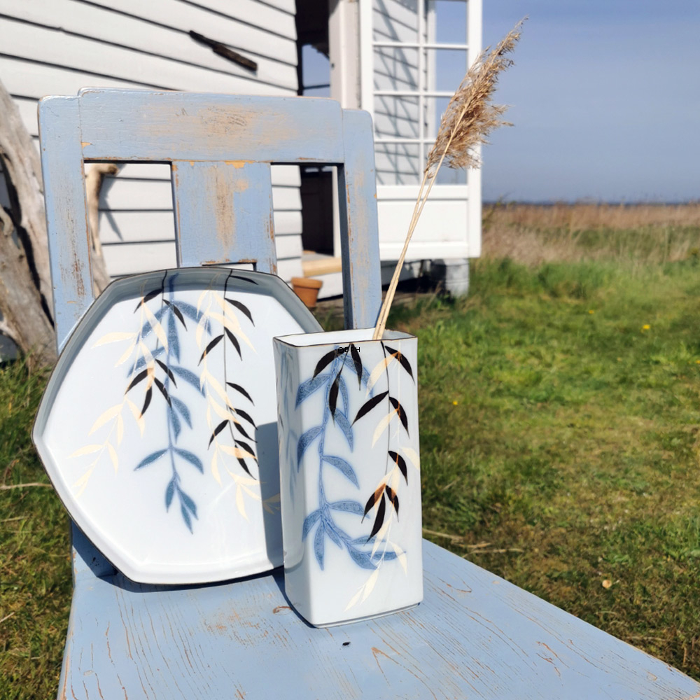 Fayenceschale mit Pflanzenmotiv von Ivan Weiss, Royal Copenhagen Nr.  22781