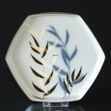 Fayenceschale mit Pflanzenmotiv von Ivan Weiss, Royal Copenhagen Nr. 22782