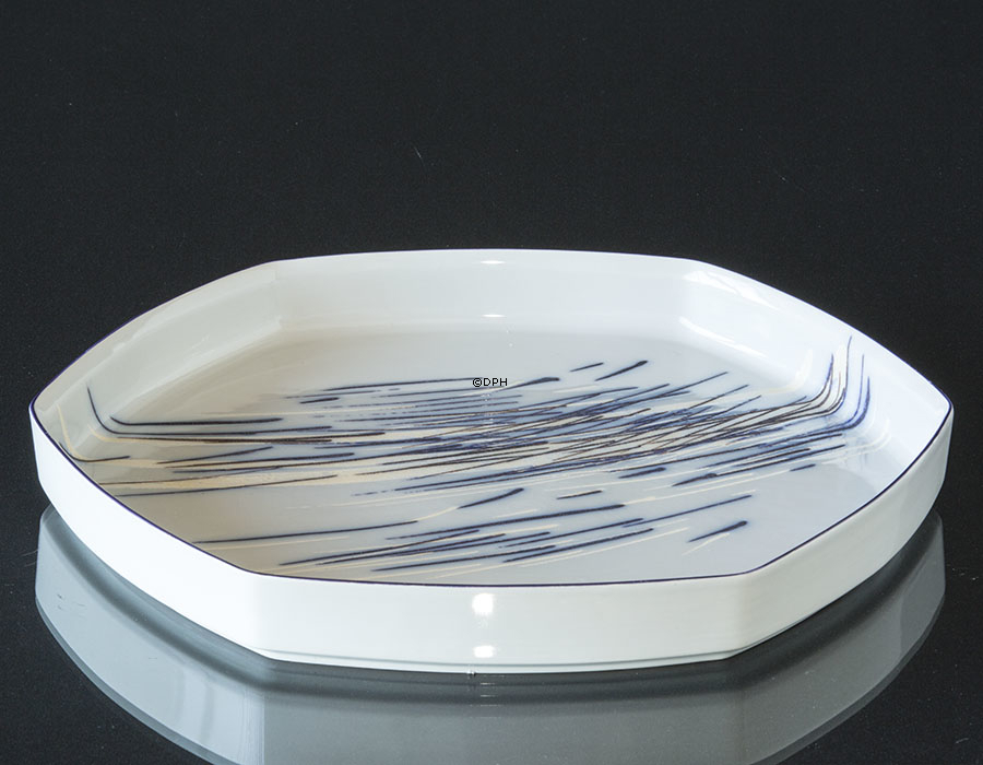 Fayenceschale mit Pflanzenmotiv von Ivan Weiss, Royal Copenhagen Nr.  22791