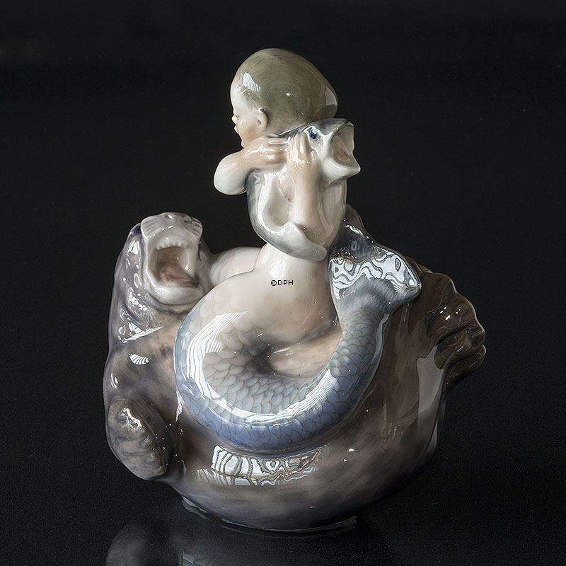Meerjungfrau reitet auf Seehund mit Fisch, Royal Copenhagen Figur Nr. 2337