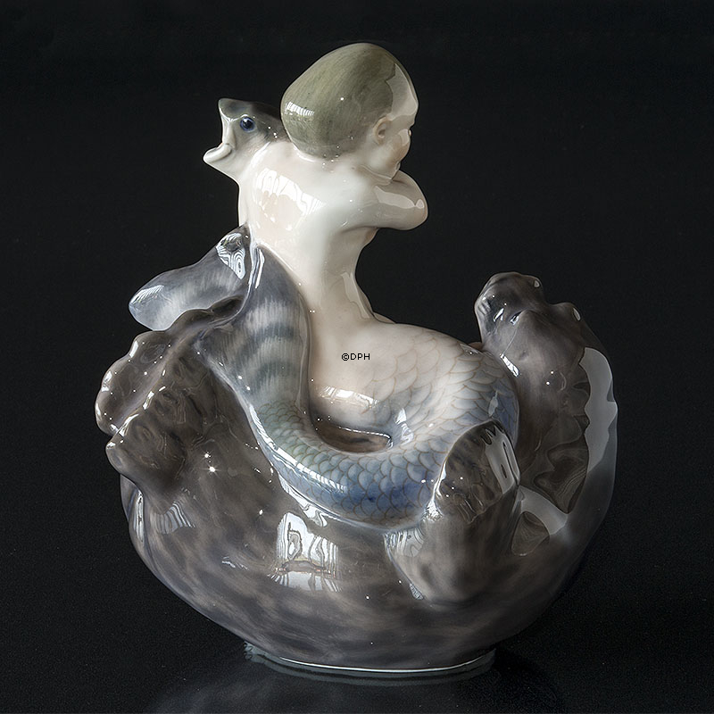 Meerjungfrau reitet auf Seehund mit Fisch, Royal Copenhagen Figur Nr. 2337